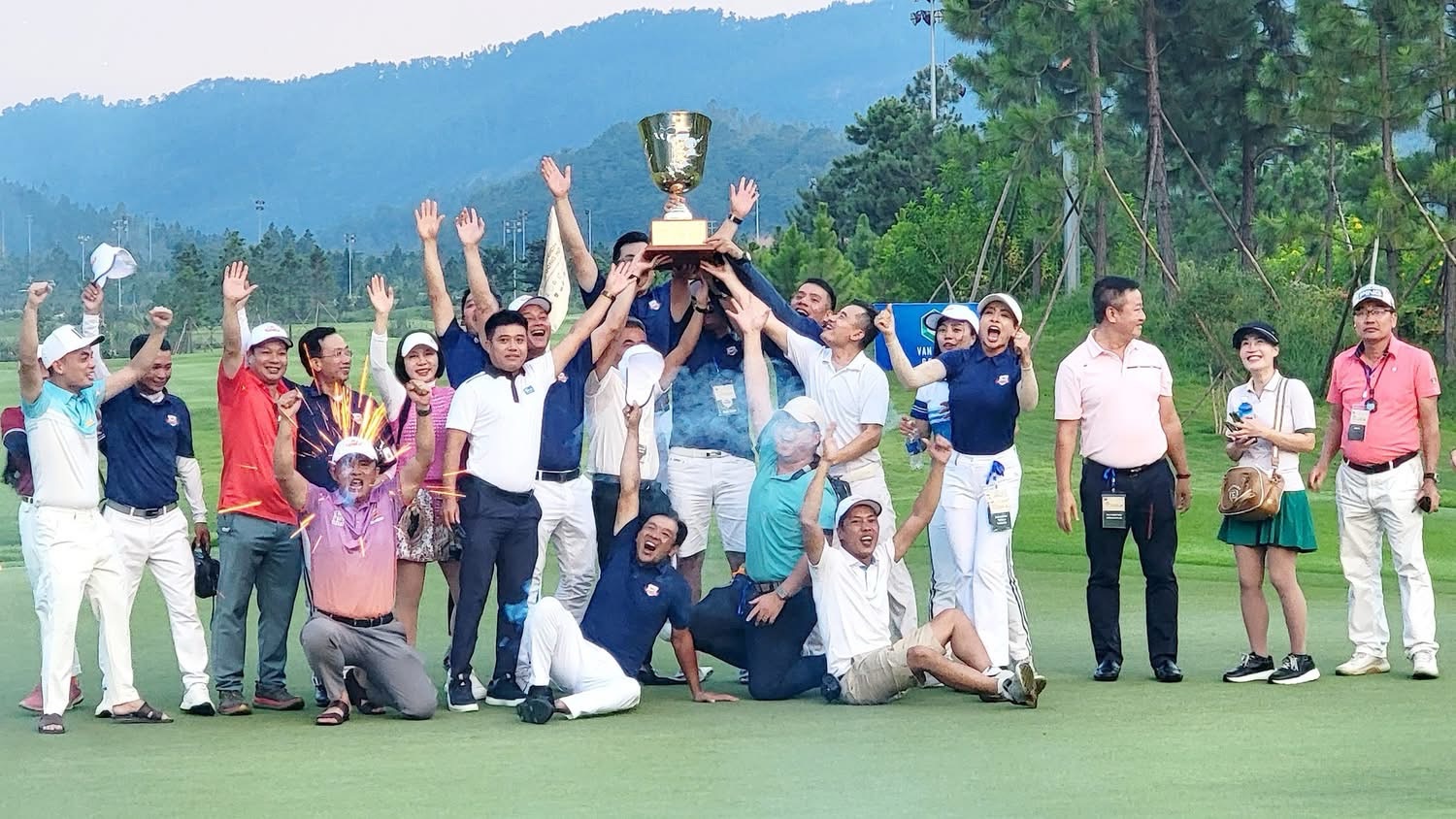 CLB Golf dòng họ Bùi đăng quang vô địch giải golf năm 2025