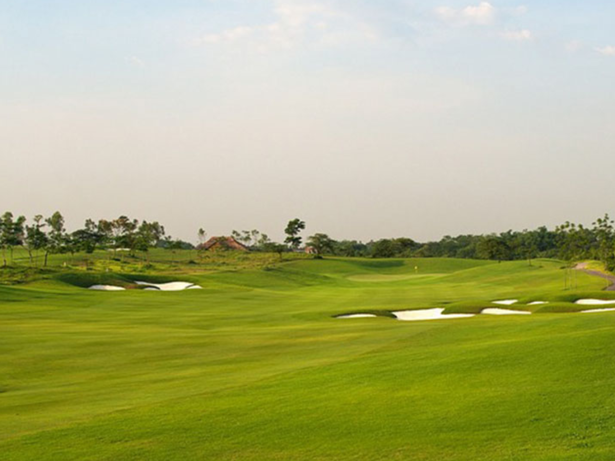 sân golf Sky Lake