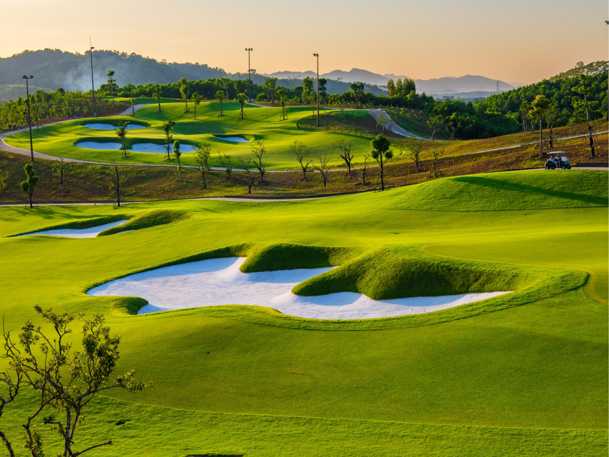 So sánh Văn Lang Empire Golf Club và Đại Lải Golf Club