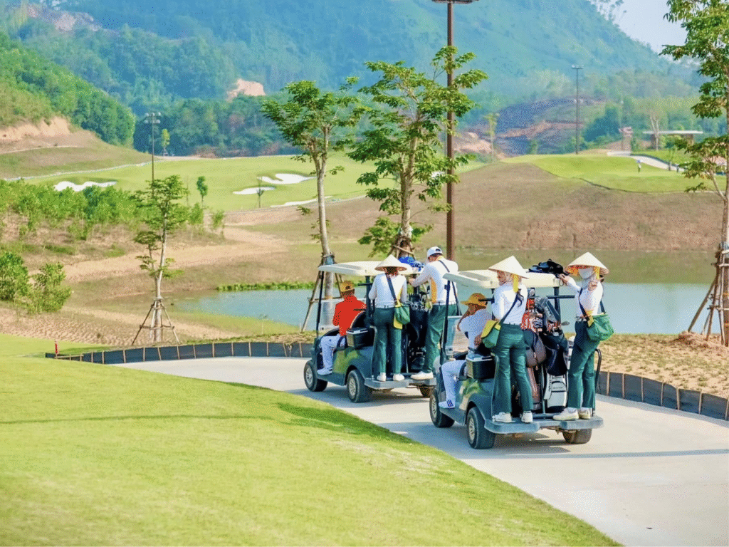 Các sân golf “cháy slot” tuần lễ cuối năm