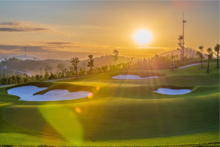 Sân golf Văn Lang Empire