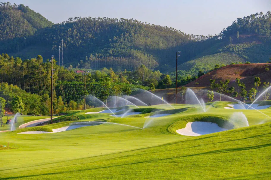 Sân golf Văn Lang Empire