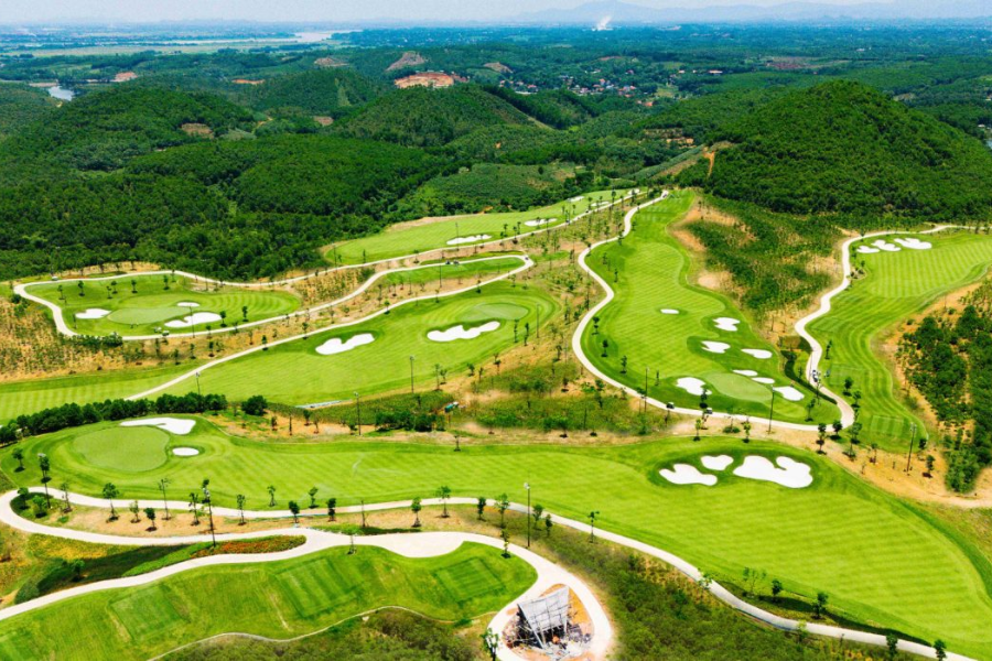 Sân golf Văn Lang Empire