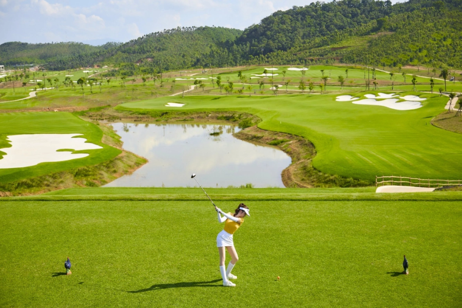 Sân golf Văn Lang Empire