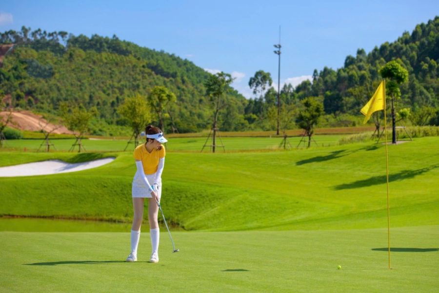 Sân golf Văn Lang Empire