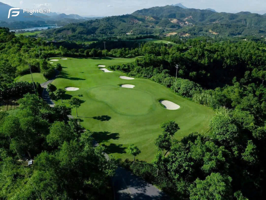 Địa hình của sân golf Hilltop Valley luôn mang lại cảm hứng muốn chinh phục Hilltop Valley