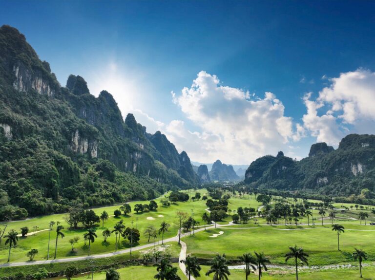 dat-san-golf-phoenix-chinh-phuc-tuyet-tac-golf-giua-nui-non-hoa-binh-3